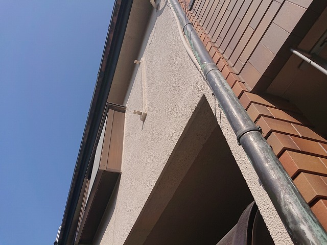 雨樋の竪管を確認